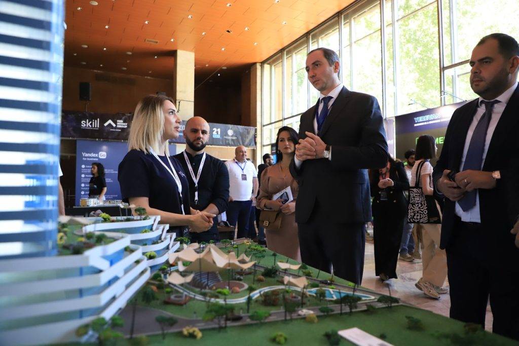 ԲՏԱ նախարար Ռոբերտ Խաչատրյանը մասնակցել է Երևան Թեք Ֆորում 2022-ին