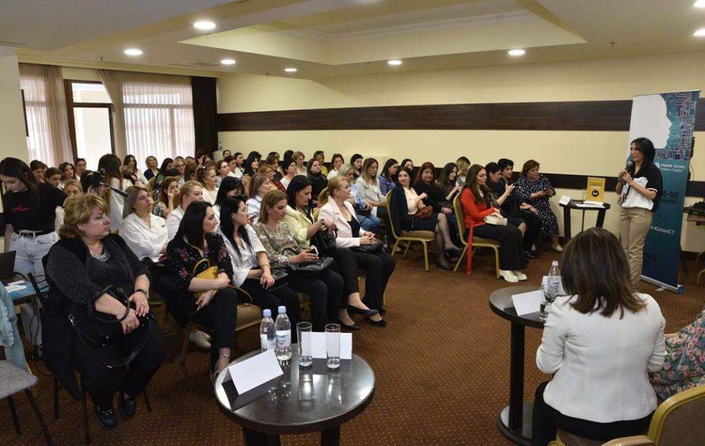 Աղջիկները ՏՀՏ-ում. ինչպե՞ս պահպանել կիբերհիգիենա