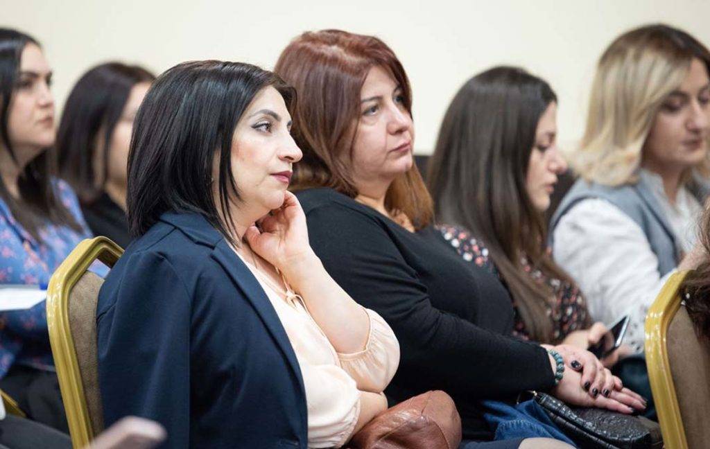 Աղջիկները ՏՀՏ-ում. ինչպե՞ս պահպանել կիբերհիգիենա