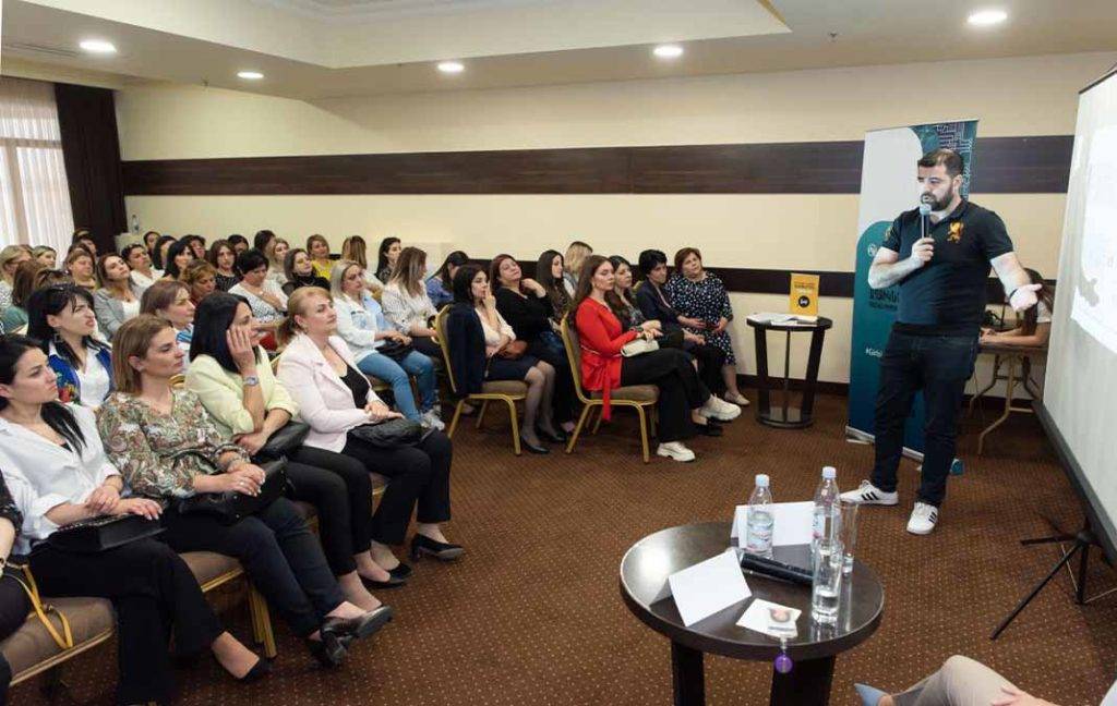 Աղջիկները ՏՀՏ-ում. ինչպե՞ս պահպանել կիբերհիգիենա