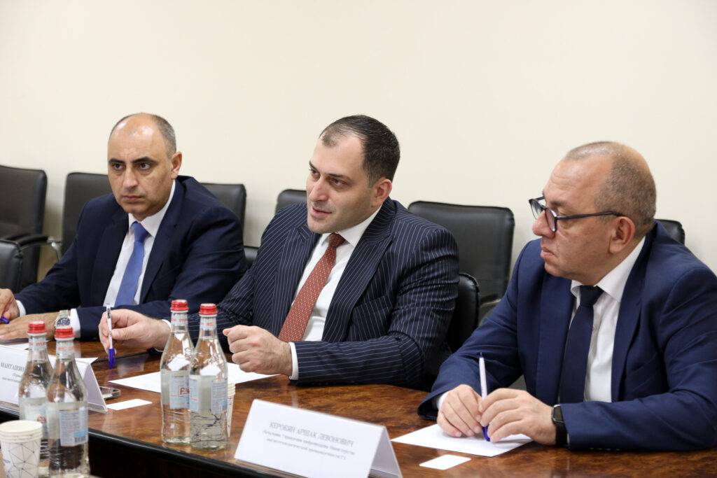 Tiktok֊ի ներկայացուցիչները Հայաստանում են. Գևորգ Մանթաշյանն ընդունել է նրանց, քննարկվել են թվային գրագիտությանն առնչվող մի շարք հարցեր 1 Tiktok֊ի ներկայացուցիչները Հայաստանում են. Գևորգ Մանթաշյանն ընդունել է նրանց, քննարկվել են թվային գրագիտությանն առնչվող մի շարք հարցեր